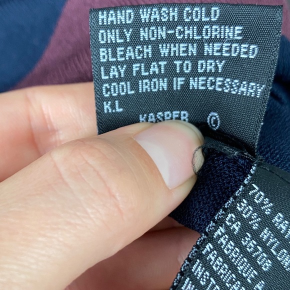 Kasper knits navy/maroon striped knit turtleneck fitted shirt size Small - Picture 6 of 8